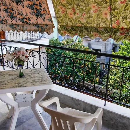 Myrto's No15 Lutrá Oréasz Elénisz